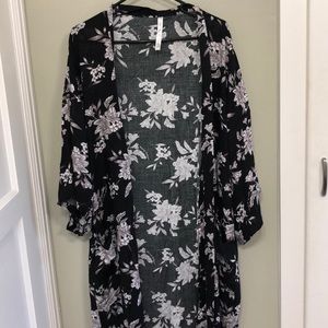 Black Floral Kimono